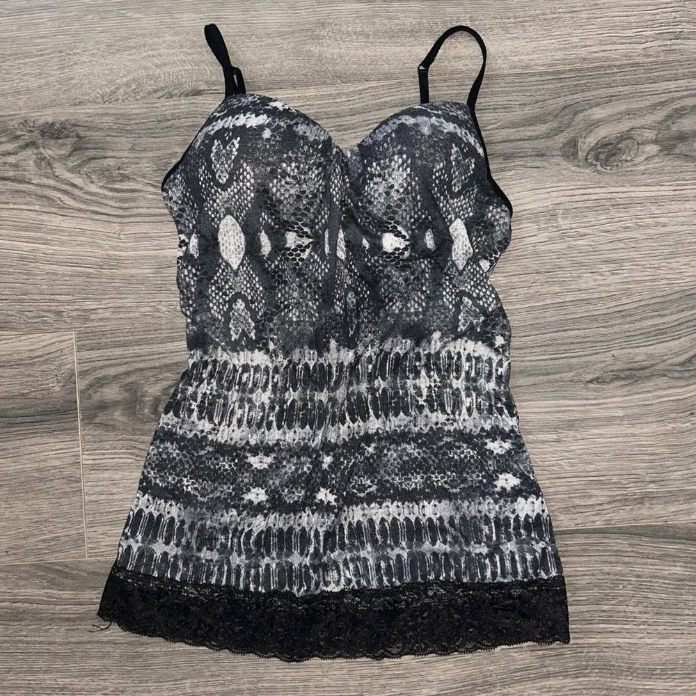 Y2K 2000s Energie black & white snake print lace cami
